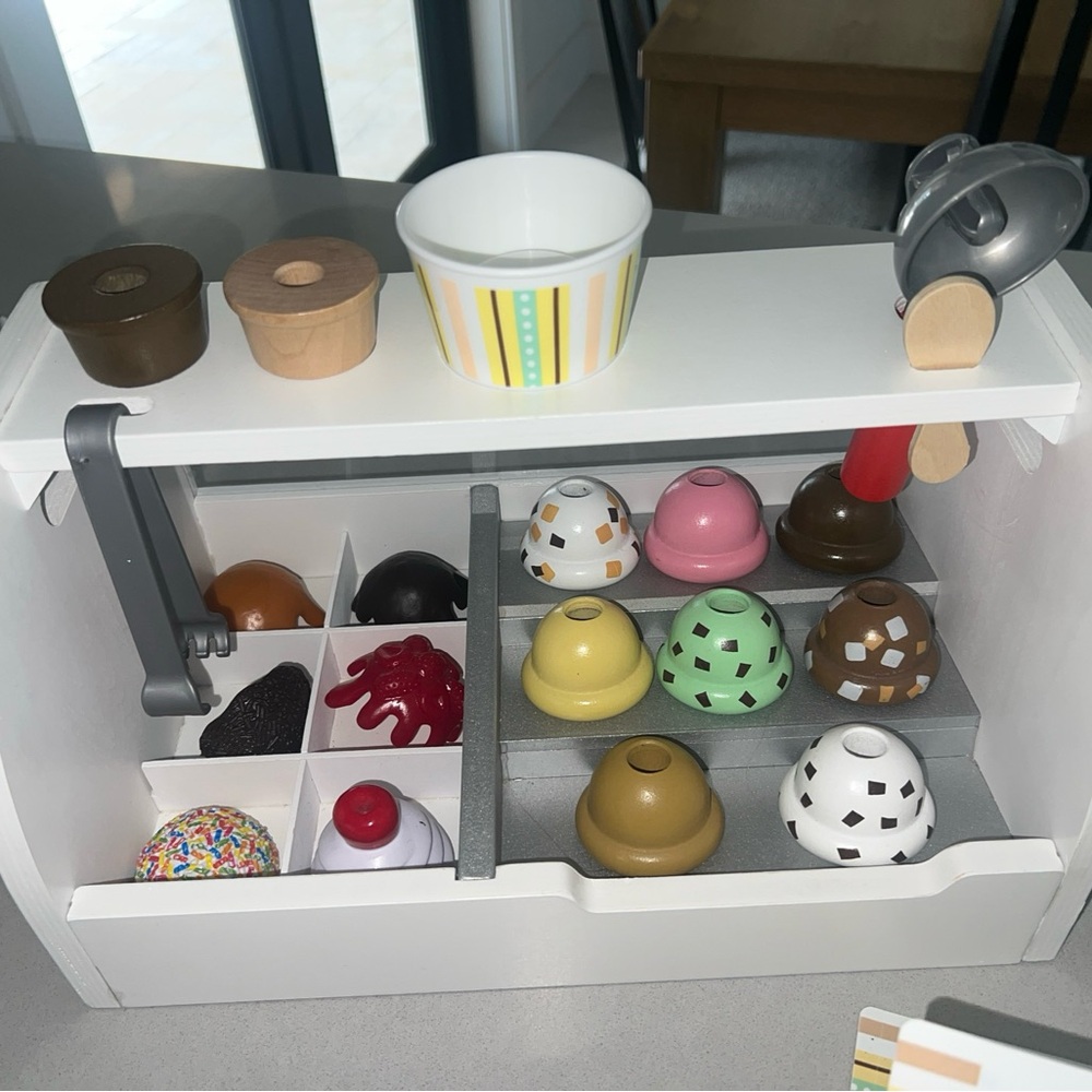 Melissa & Doug Ice Cream Counter Play Set - Multicolor